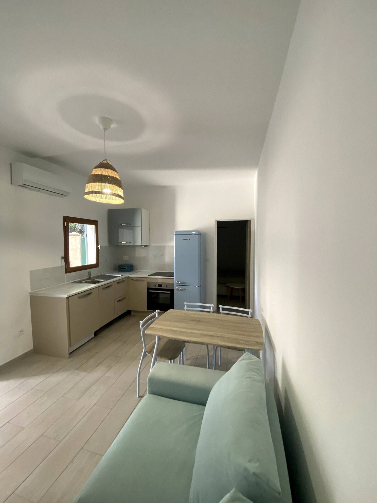 Living area with equipped kitchen and sofa